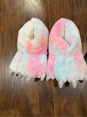 Plush Multicolor Unicorn Paw Slippers - Cozy Pink/Blue/White